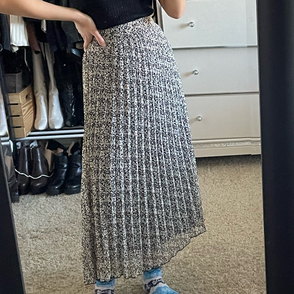 Floral Print Pleated Skirt